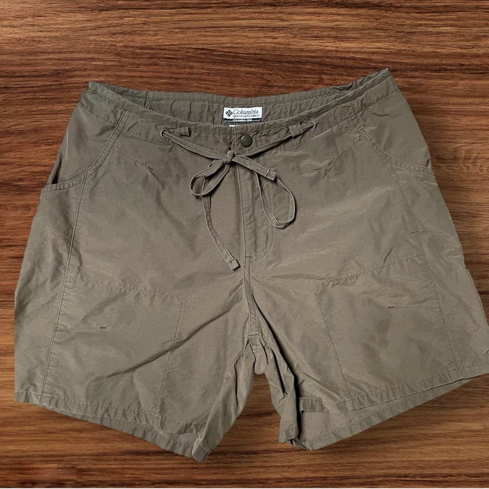 W’s Columbia Cargo Shorts